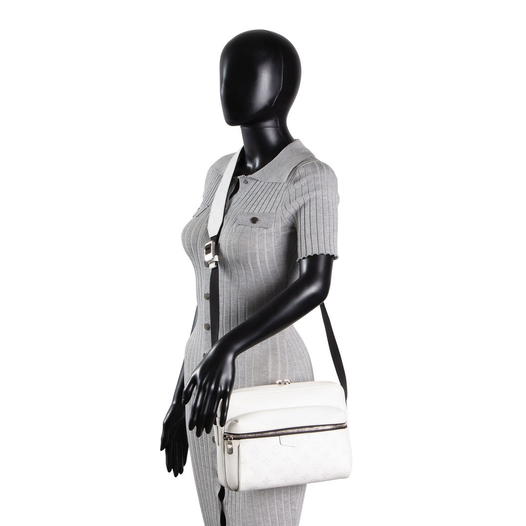 LOUIS VUITTON Taigarama Outdoor Messenger - White