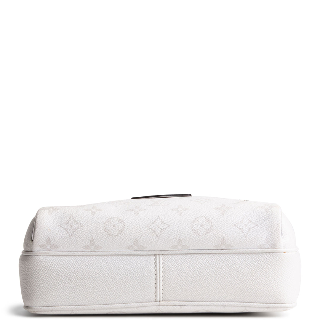 LOUIS VUITTON Taigarama Outdoor Messenger - White