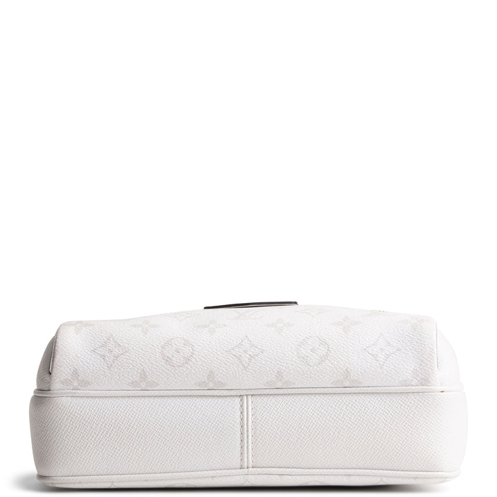 LOUIS VUITTON Taigarama Outdoor Messenger - White