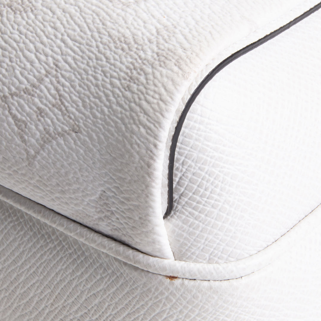 LOUIS VUITTON Taigarama Outdoor Messenger - White