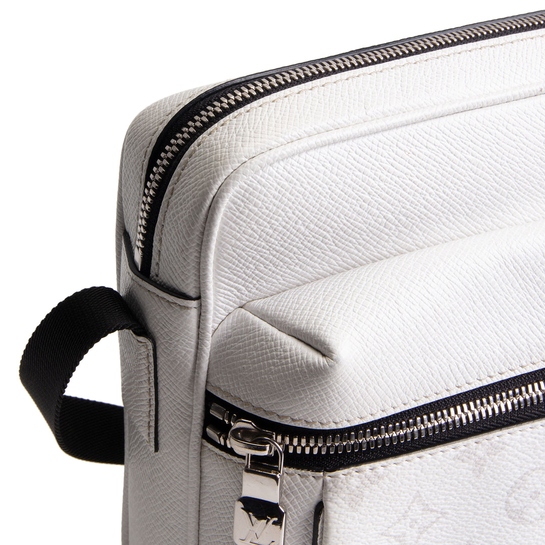 LOUIS VUITTON Taigarama Outdoor Messenger - White