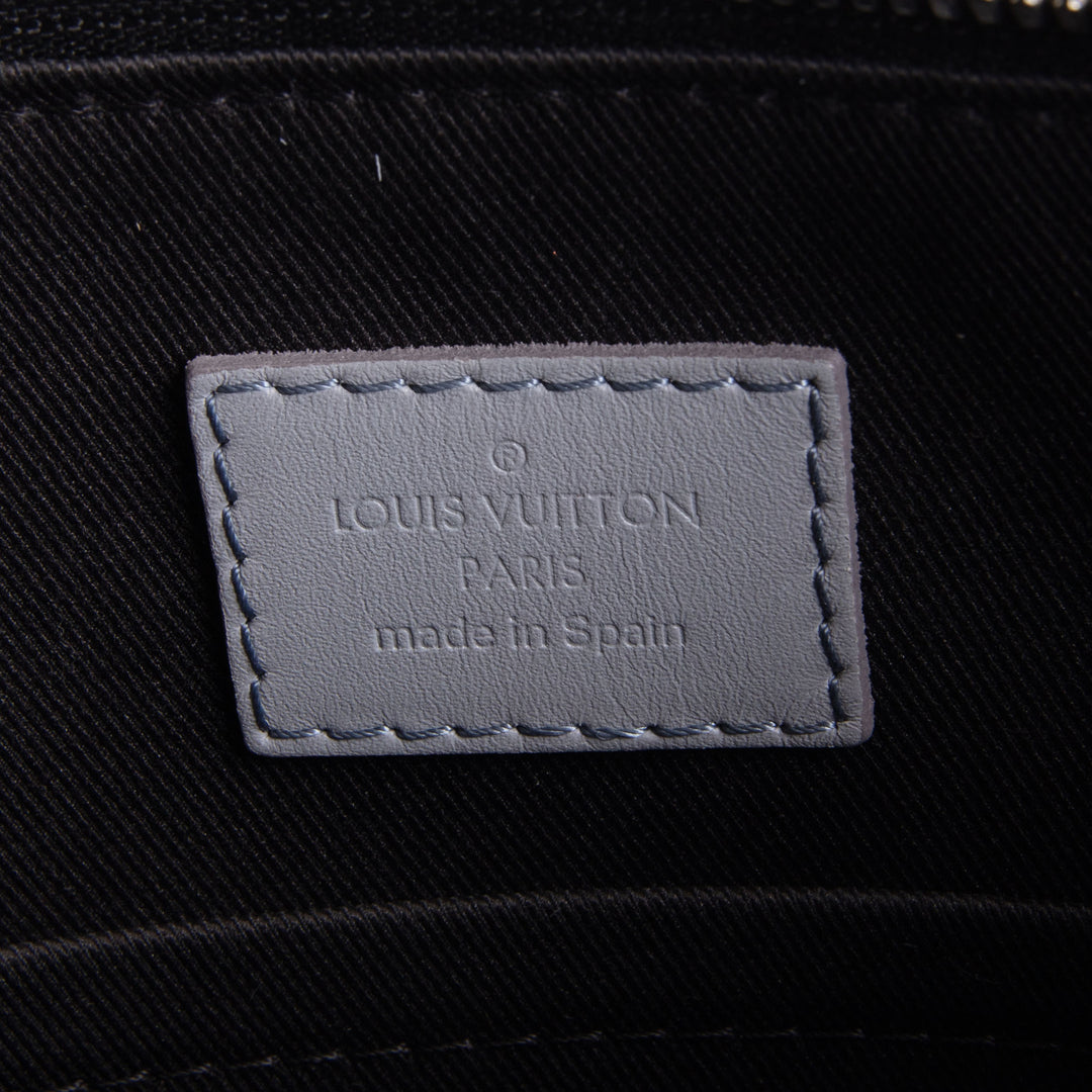 LOUIS VUITTON Damier Infini Discovery Messenger BB - Silver