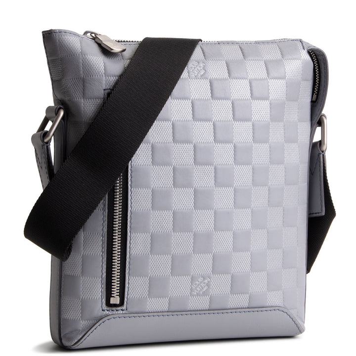 LOUIS VUITTON Damier Infini Discovery Messenger BB - Silver