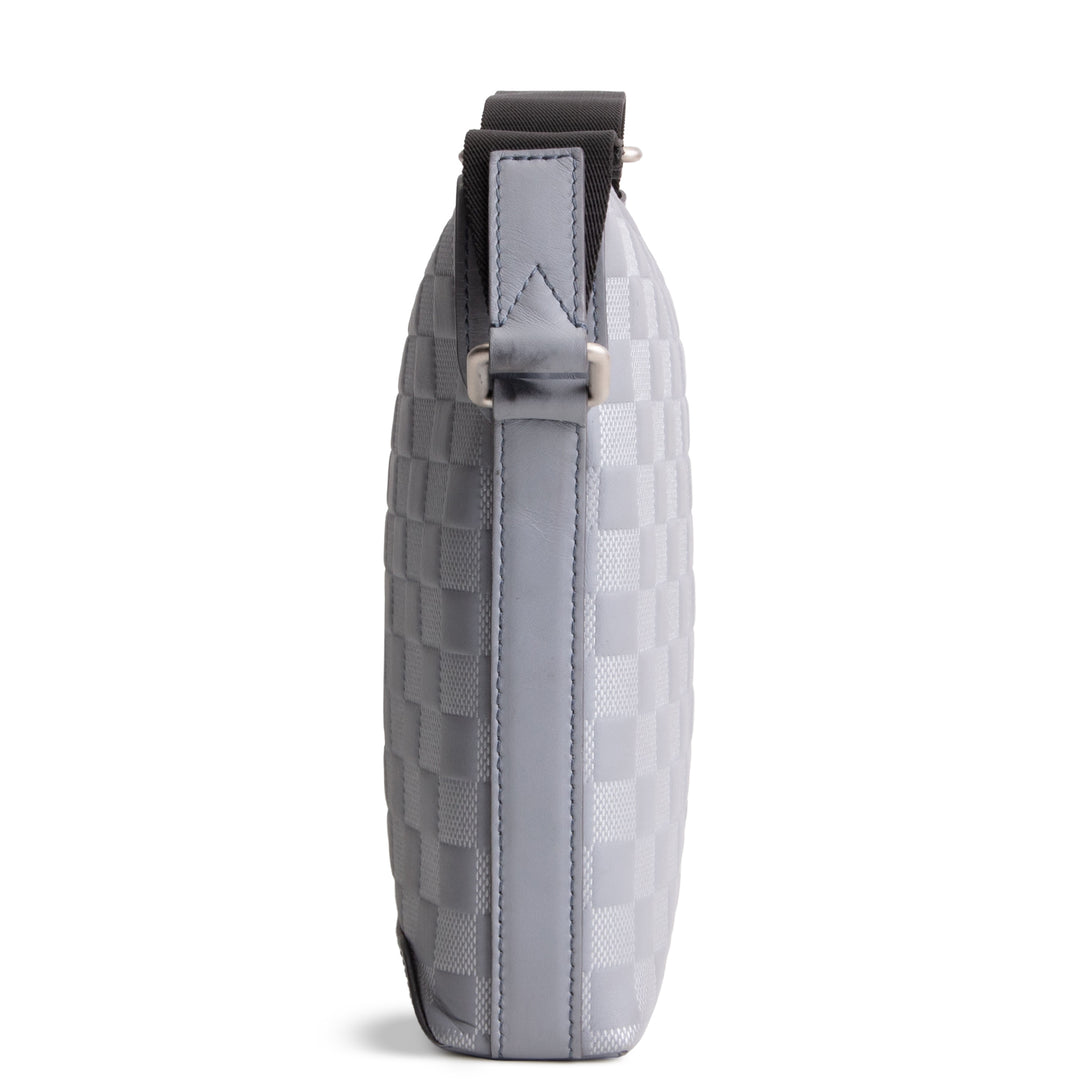 LOUIS VUITTON Damier Infini Discovery Messenger BB - Silver