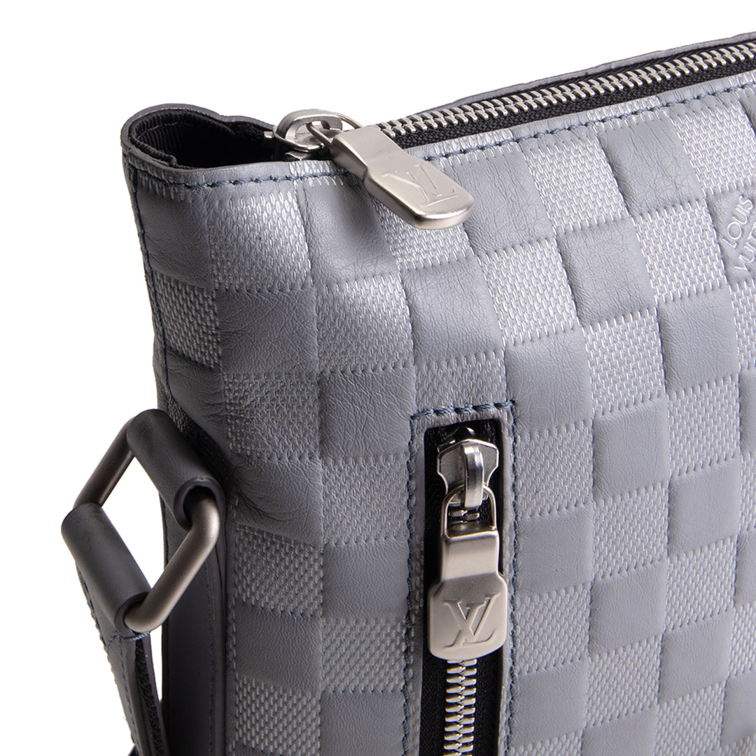 LOUIS VUITTON Damier Infini Discovery Messenger BB - Silver
