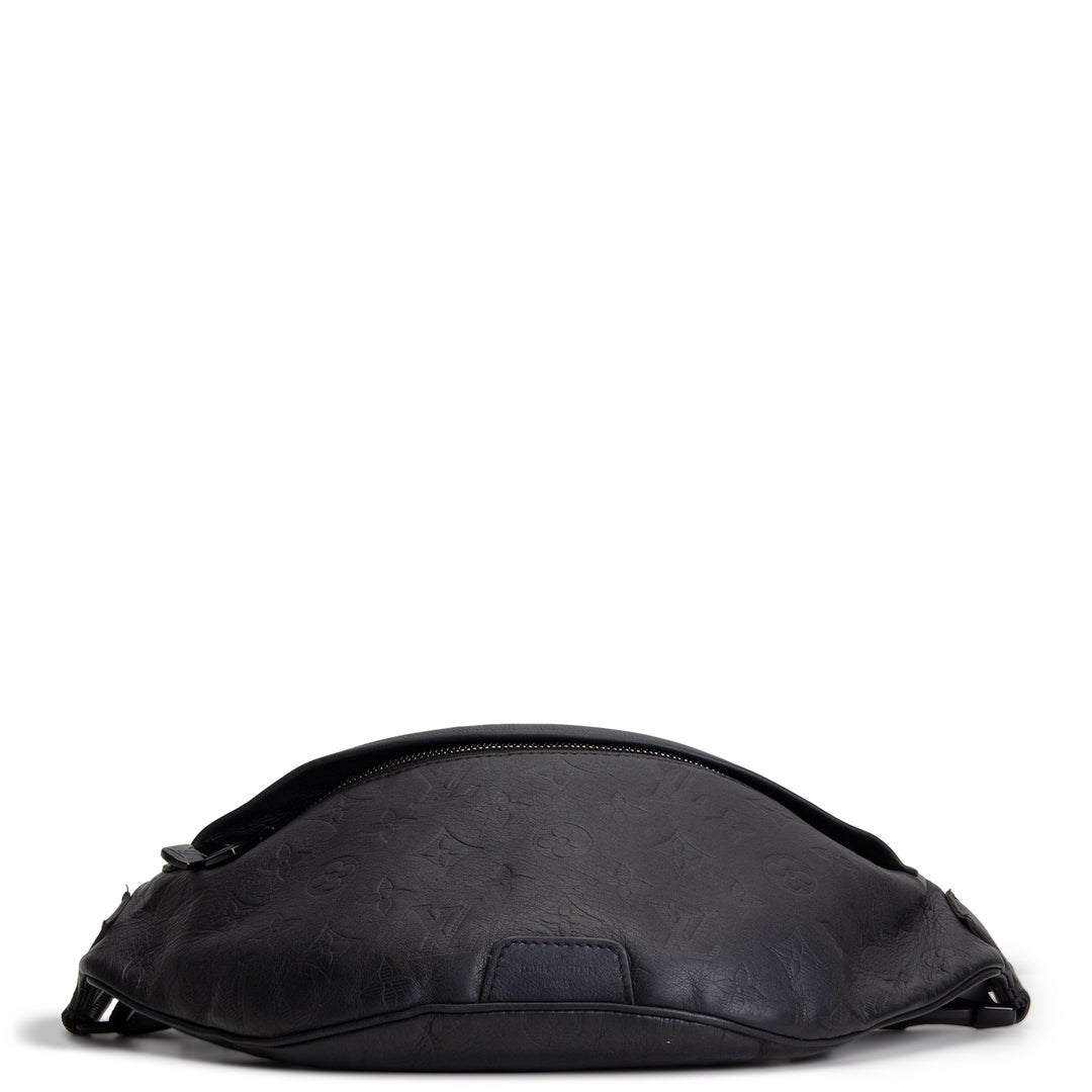 LOUIS VUITTON Monogram Shadow Discovery Bumbag - Black