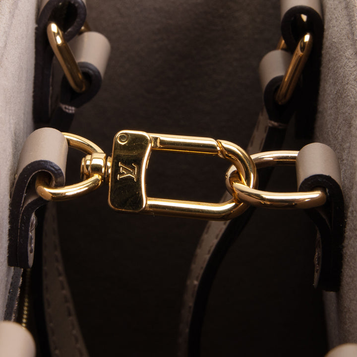 LOUIS VUITTON Bicolor Empreinte OntheGo MM - Dove/Cream
