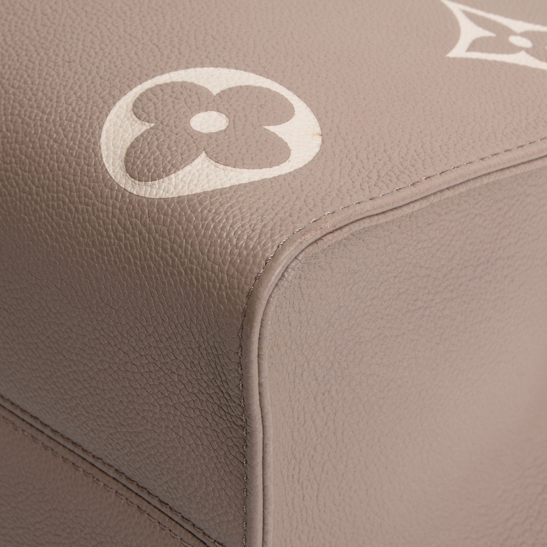 LOUIS VUITTON Bicolor Empreinte OntheGo MM - Dove/Cream
