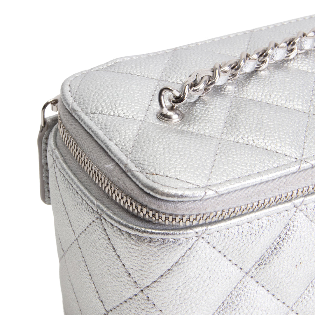 CHANEL Small Vanity Case - Metallic Silver Quilted Caviar