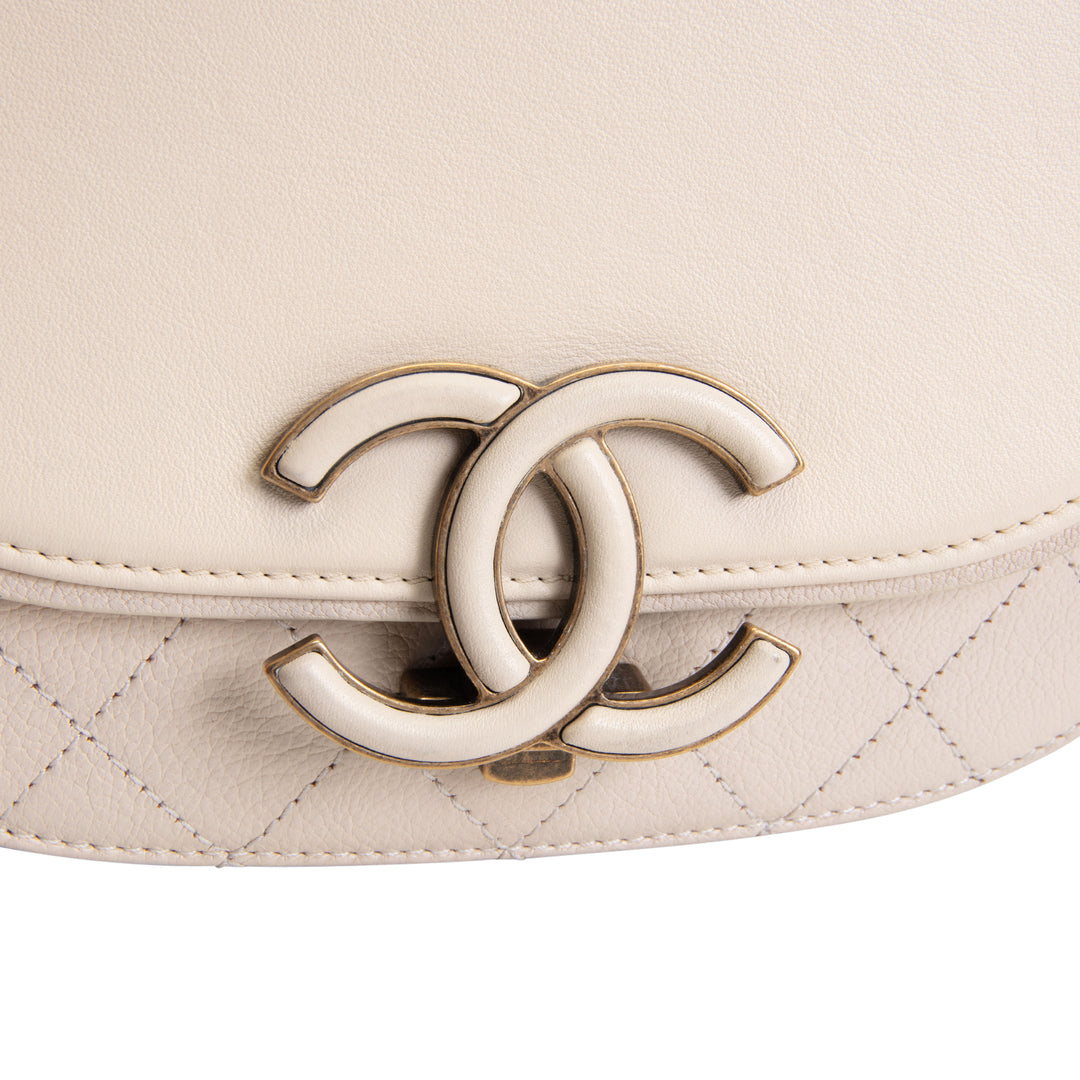 CHANEL Leather Coco Curve Flap Bag - Ivory
