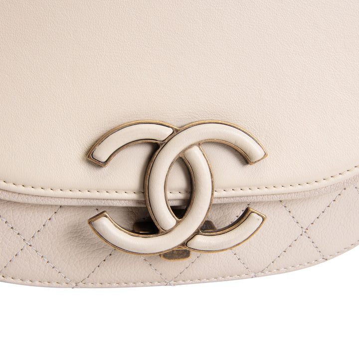 CHANEL Leather Coco Curve Flap Bag - Ivory