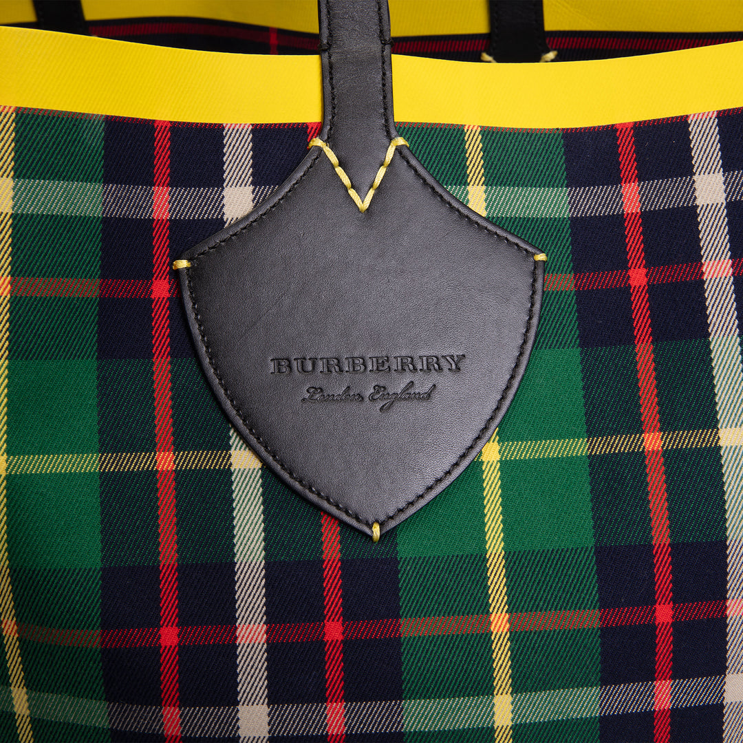 BURBERRY Reversible Giant Tote Tartan XL - Multicolor Check