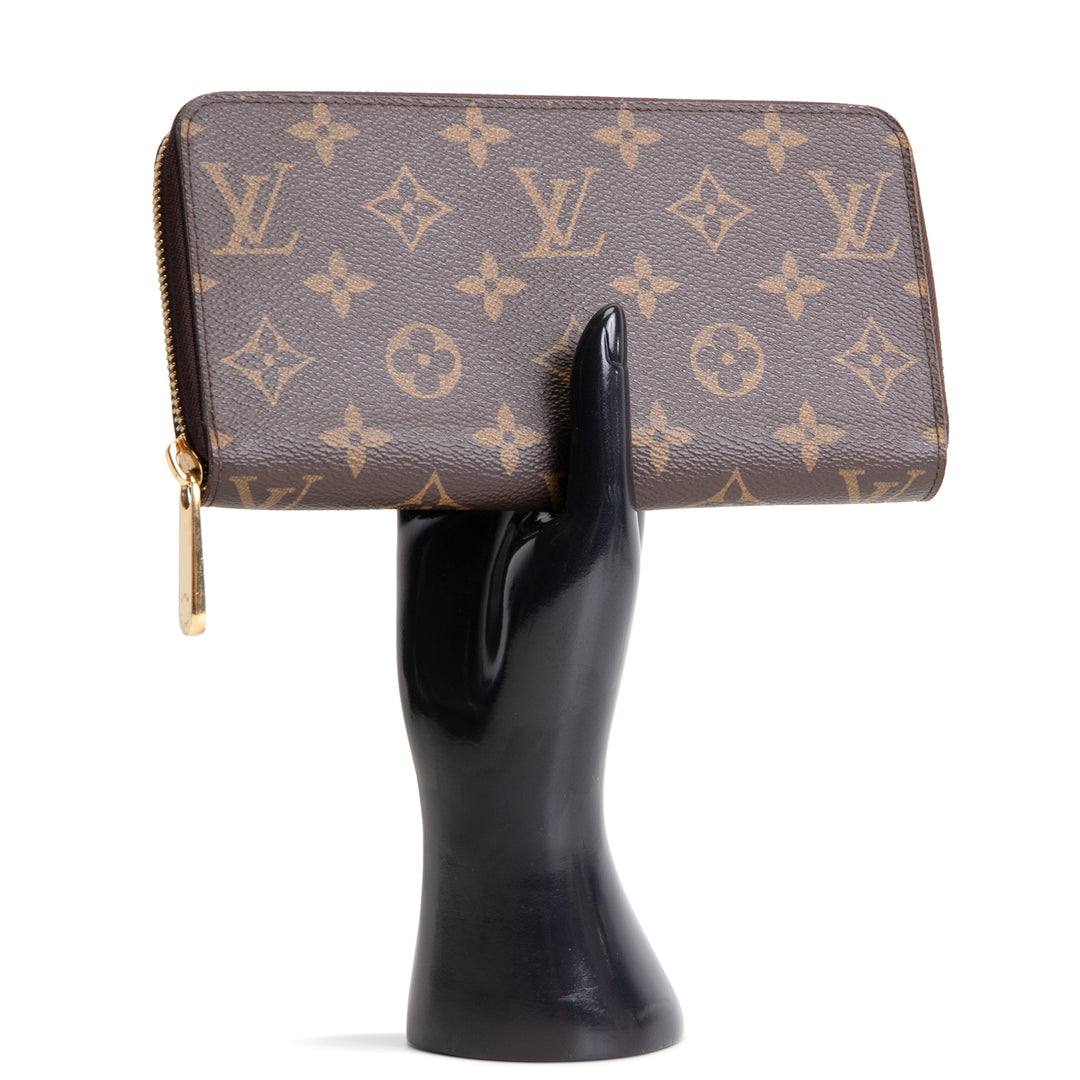 LOUIS VUITTON Monogram Zippy Wallet
