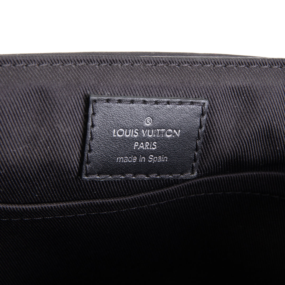 LOUIS VUITTON District PM Messenger - Eclipse Monogram