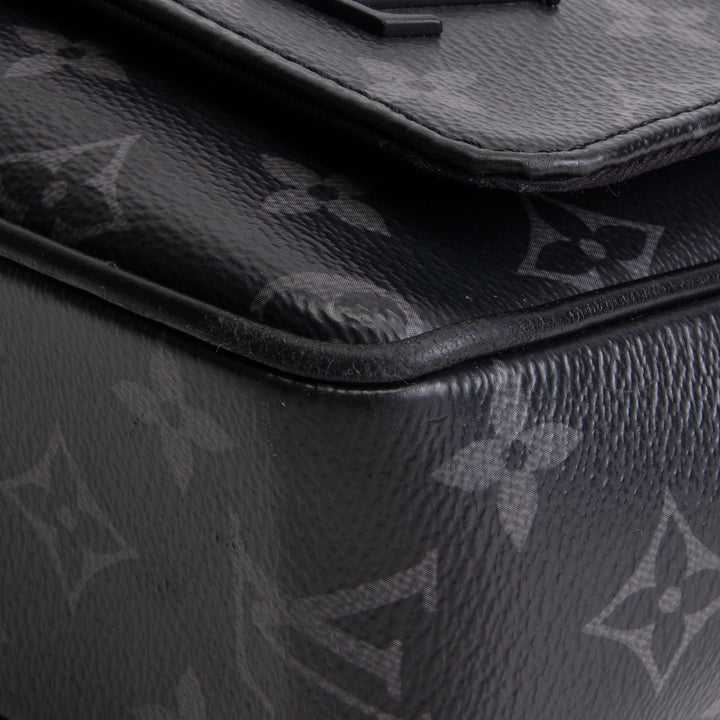 LOUIS VUITTON District PM Messenger - Eclipse Monogram