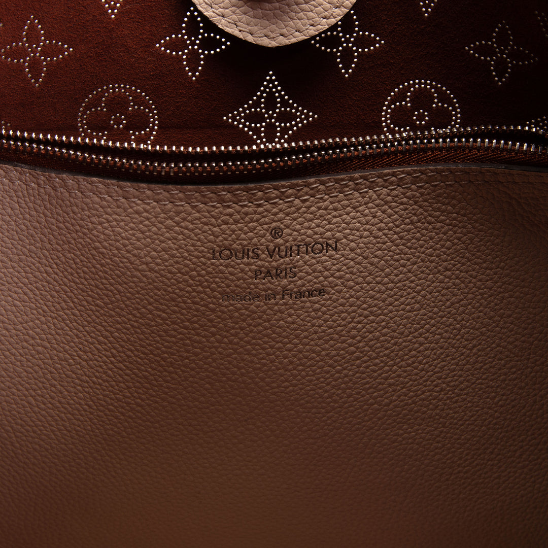 LOUIS VUITTON Monogram Mahina Carmel Hobo - Creme