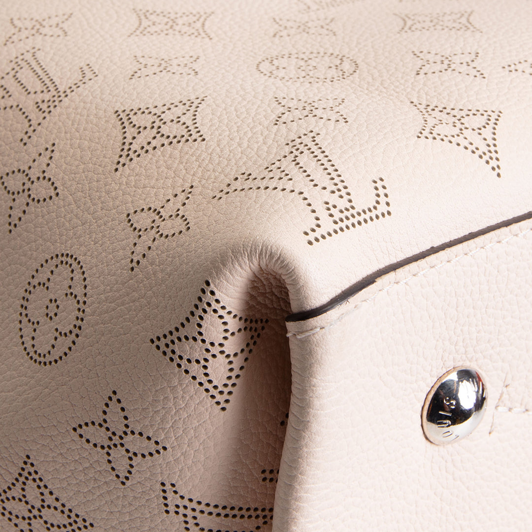 LOUIS VUITTON Monogram Mahina Carmel Hobo - Creme