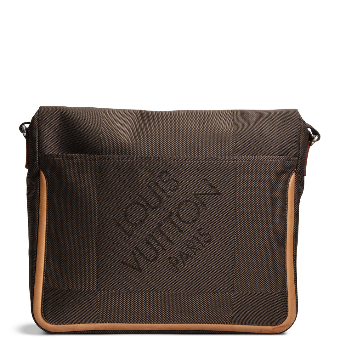 LOUIS VUITTON Damier Geant Messenger Bag - Gray