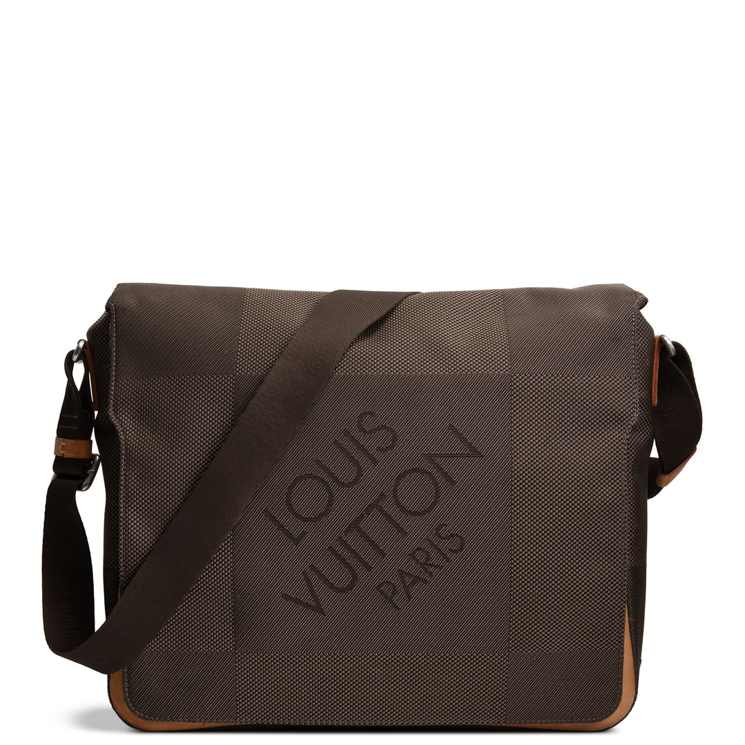 LOUIS VUITTON Damier Geant Messenger Bag - Gray
