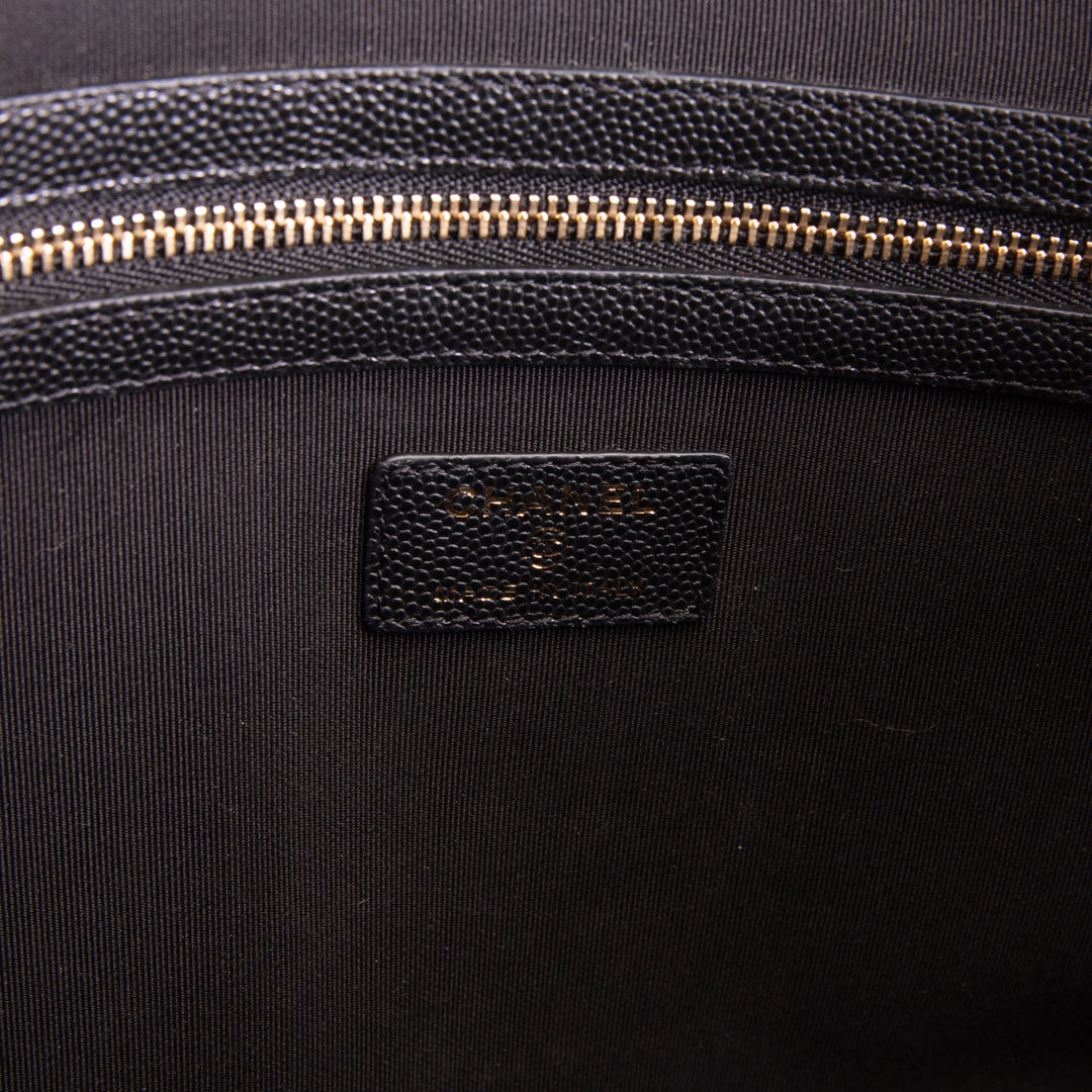 CHANEL Caviar Large O-Case - Black