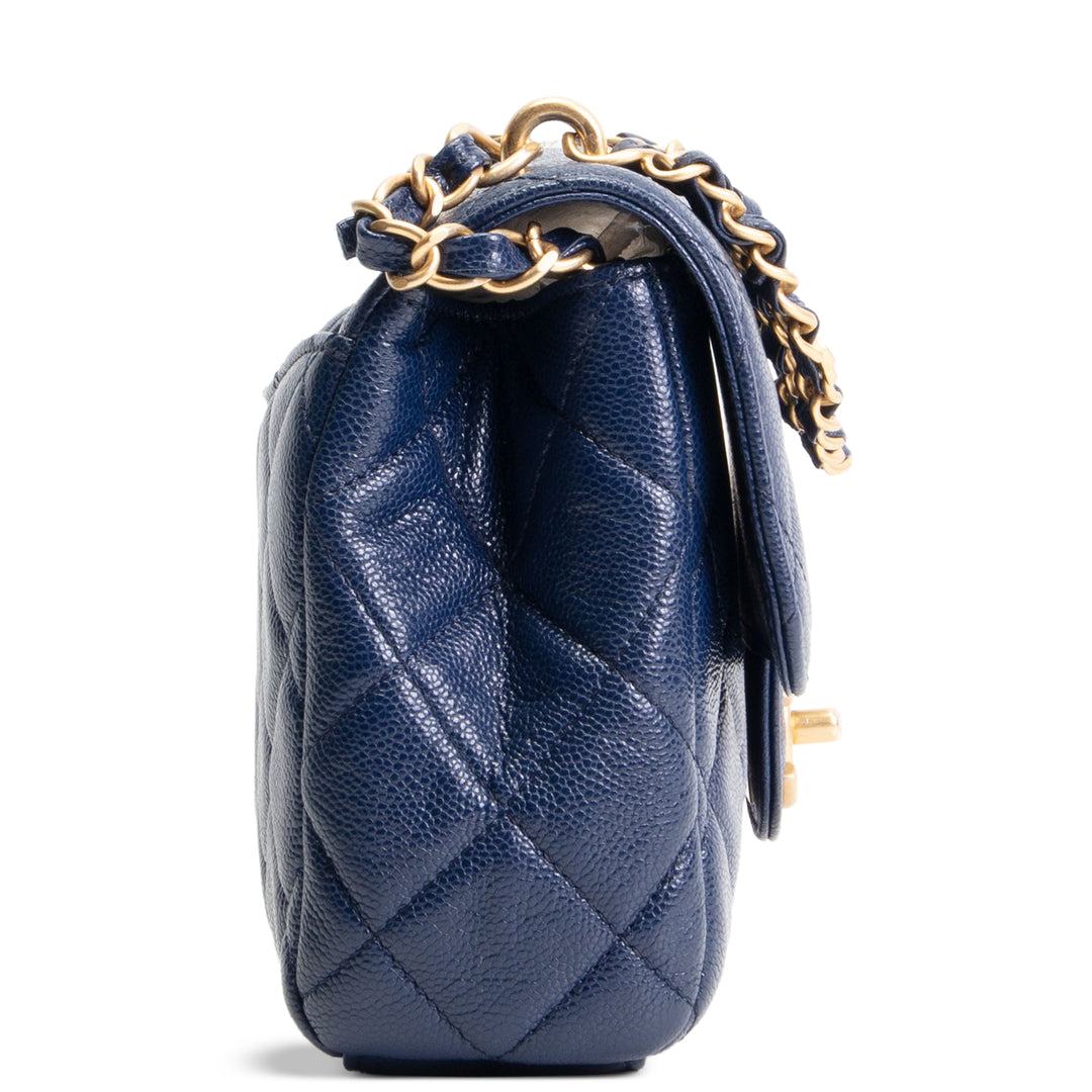 CHANEL Caviar Single Flap