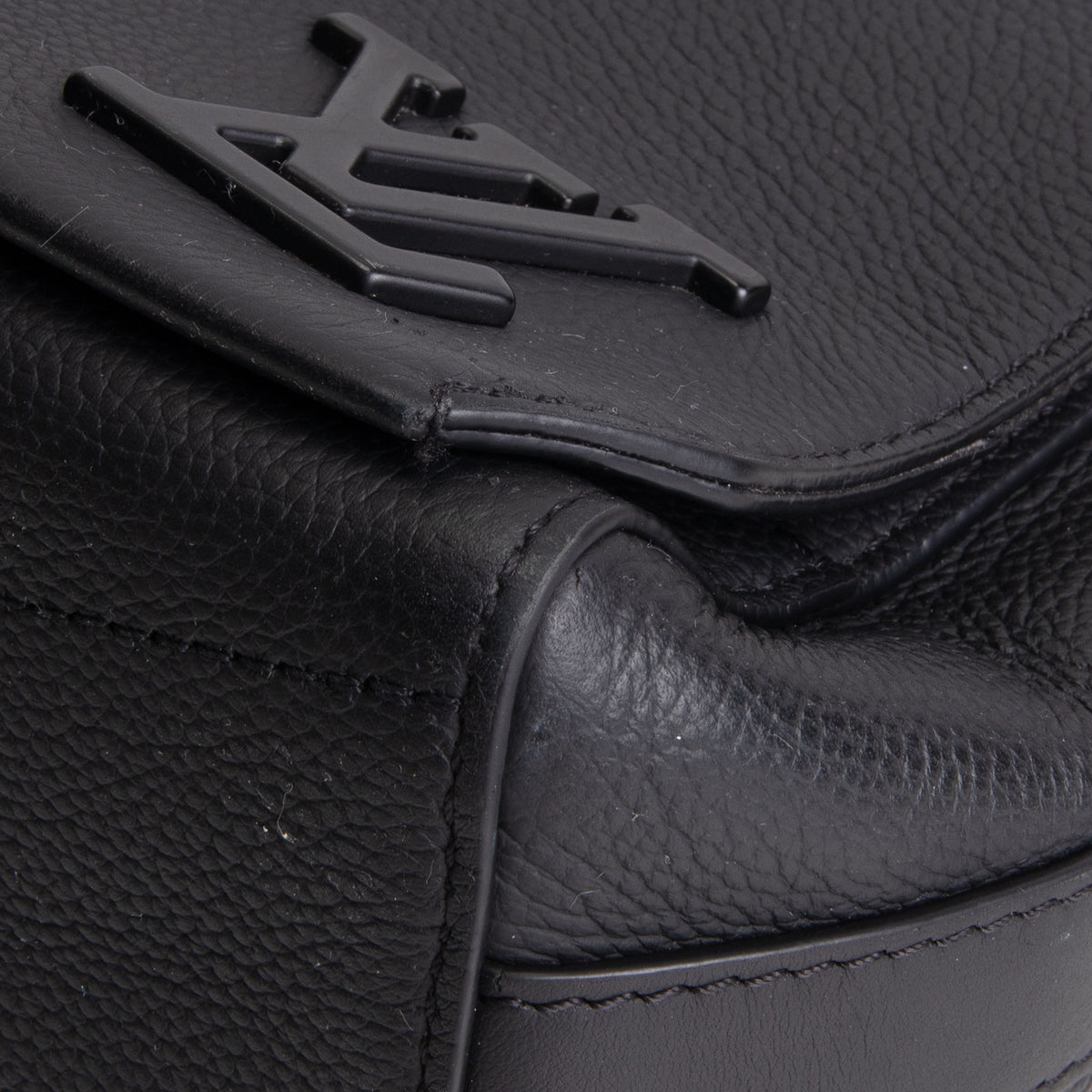 LOUIS VUITTON Aerogram Takeoff Messenger Bag