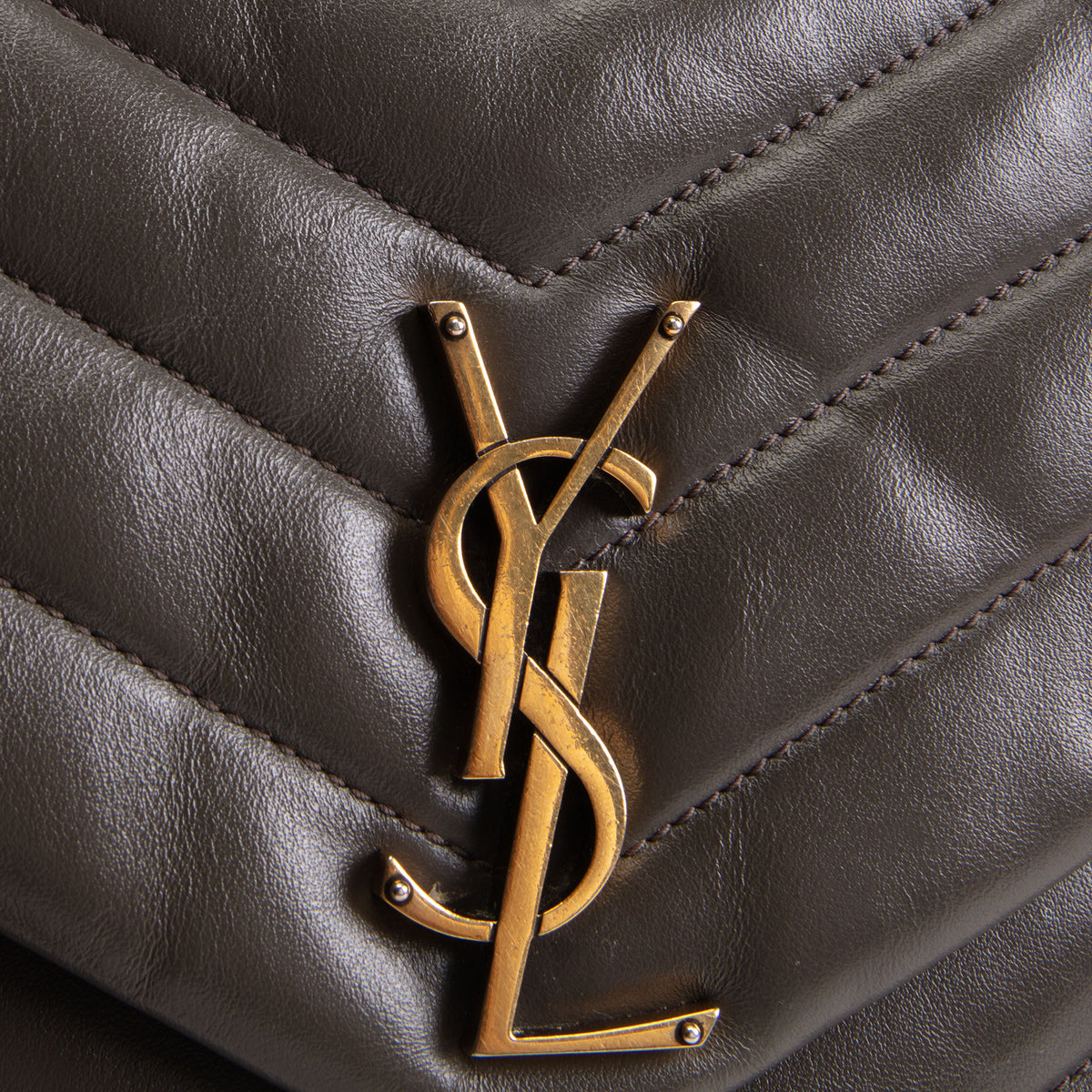 SAINT LAURENT Medium Loulou Shoulder Bag - Green