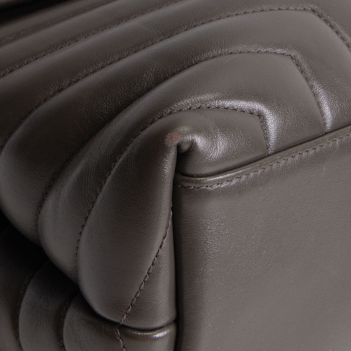 SAINT LAURENT Medium Loulou Shoulder Bag - Green
