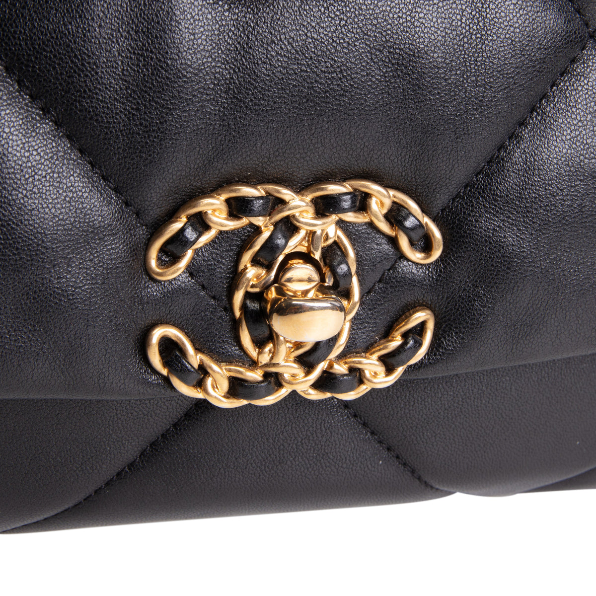 CHANEL Medium 19 Flap Bag
