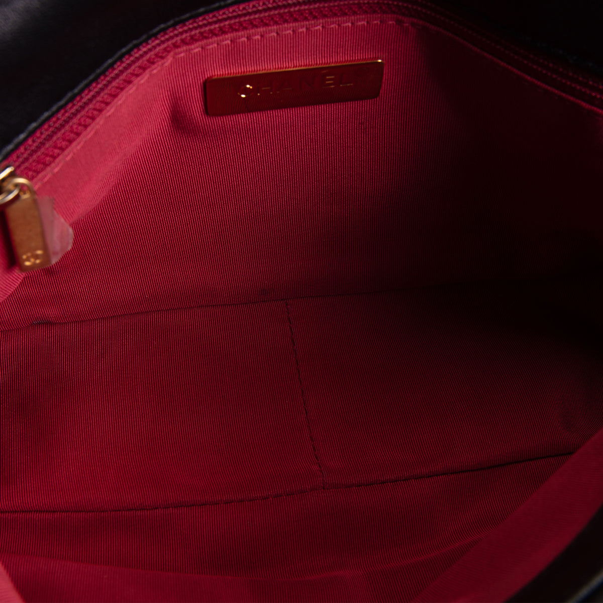 CHANEL Medium 19 Flap Bag