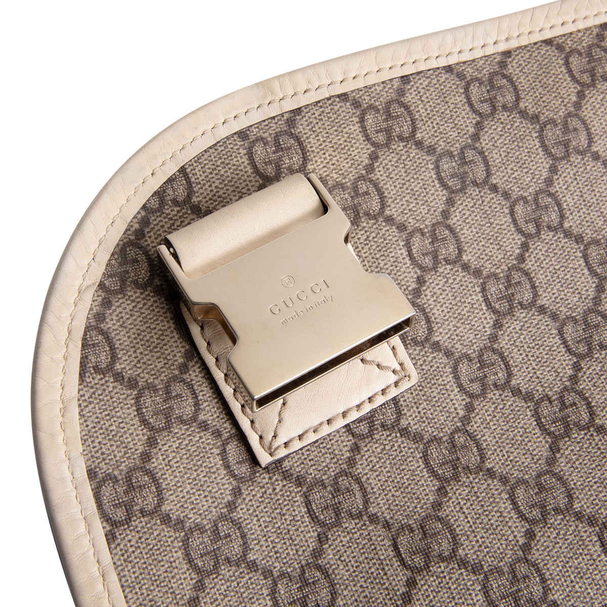 GUCCI GG Supreme Messenger