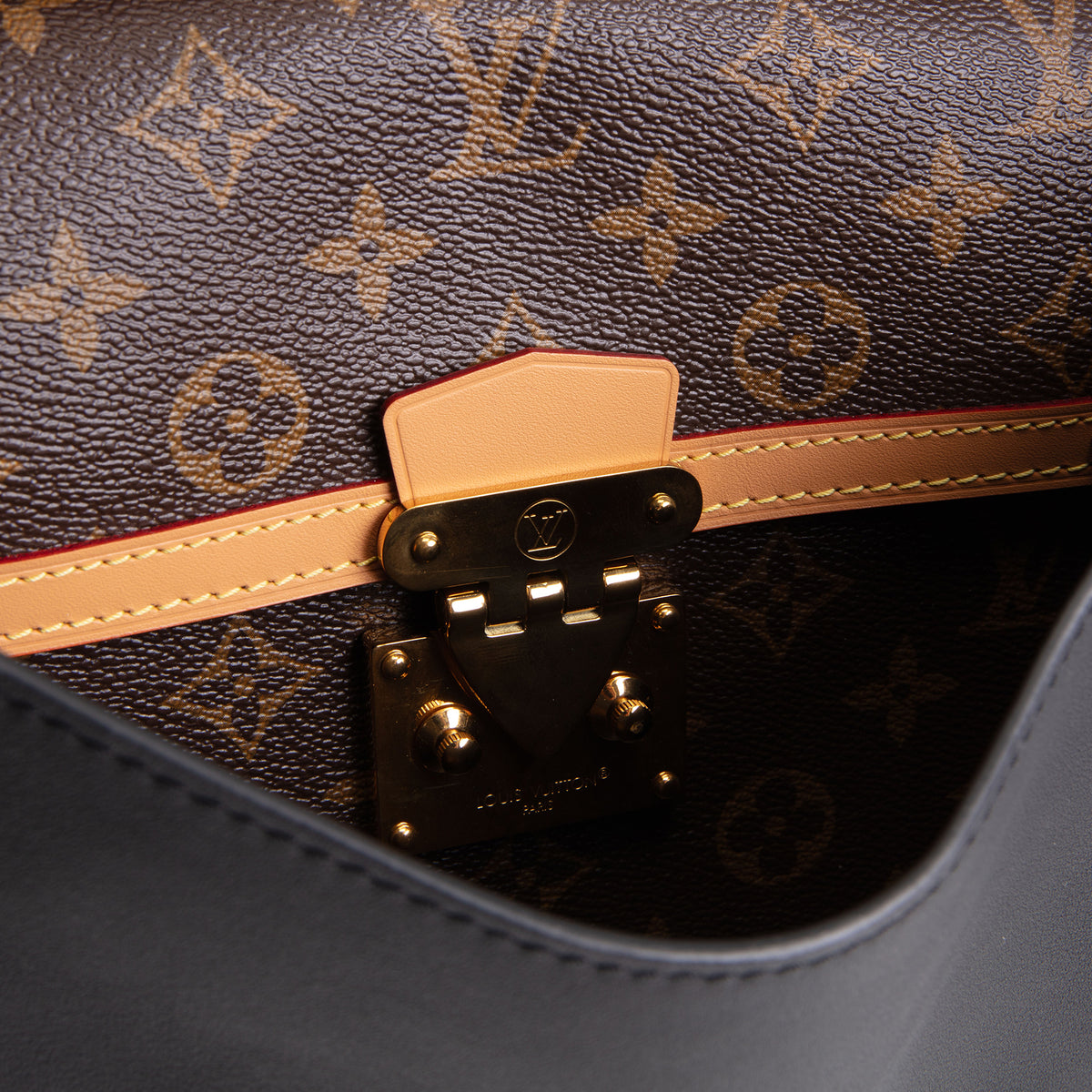 LOUIS VUITTON Speedpocket PM - Black