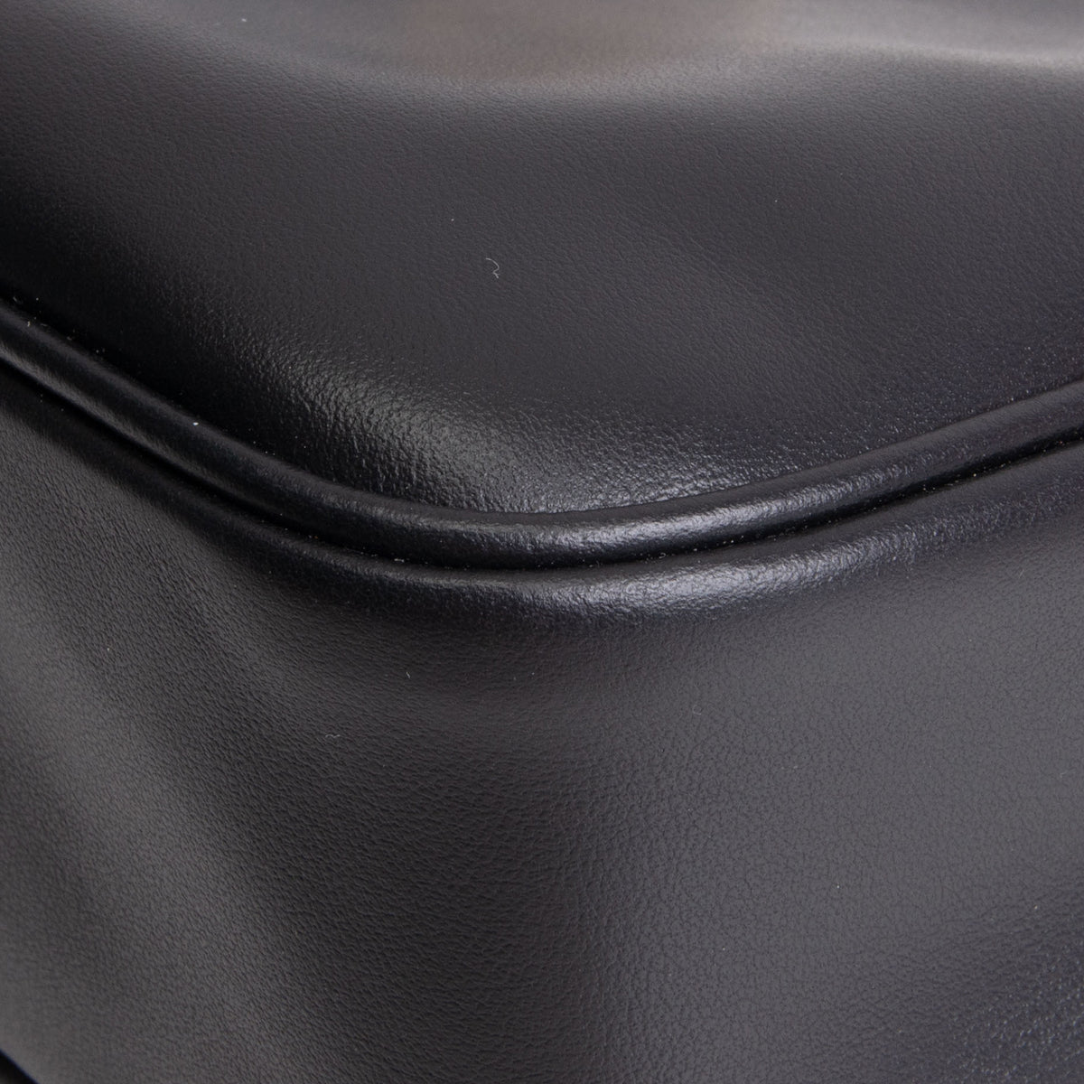 PRADA Saffiano Leather Re-Edition 2005 - Black/Gold