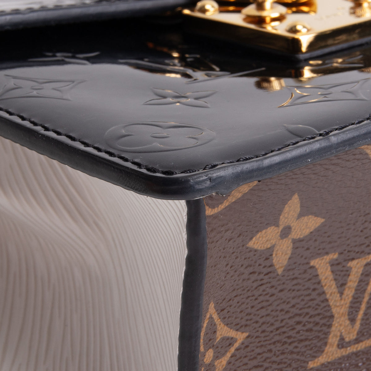 LOUIS VUITTON Vernis Epi Monogram Spring Street - Black