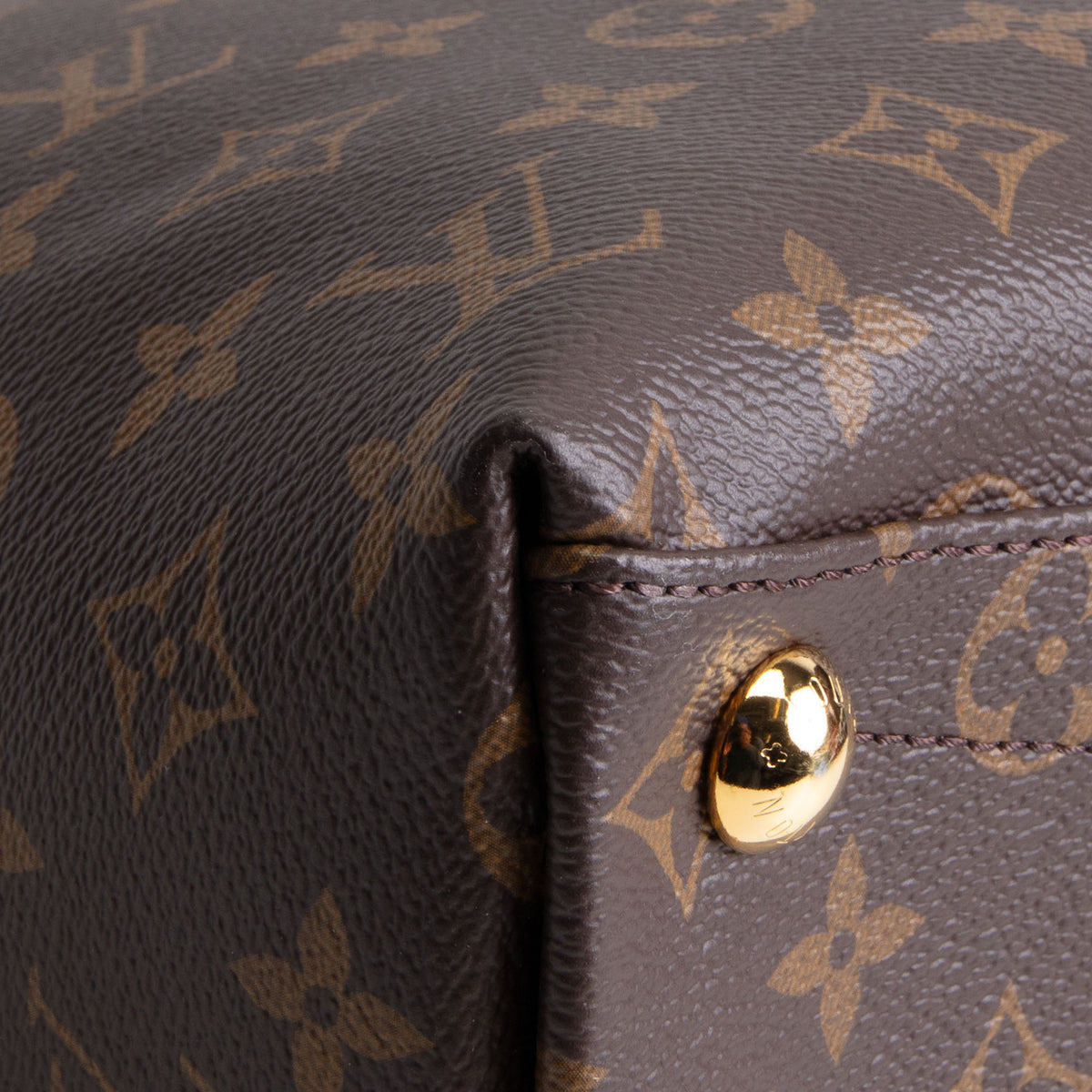 LOUIS VUITTON Monogram V Tote MM