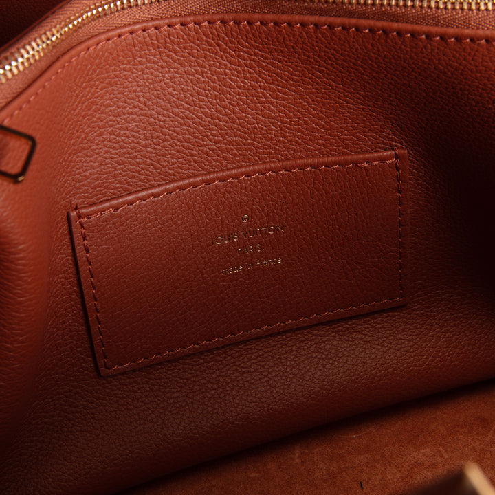 LOUIS VUITTON Capucines GM Souple
