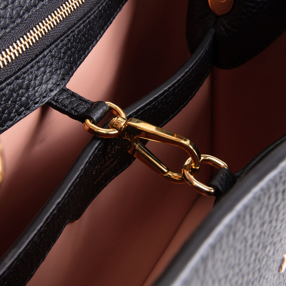 LOUIS VUITTON Capucines MM