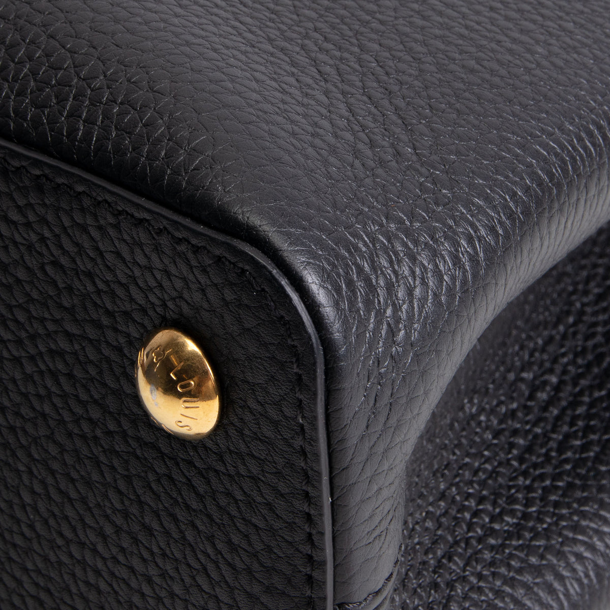 LOUIS VUITTON Capucines MM