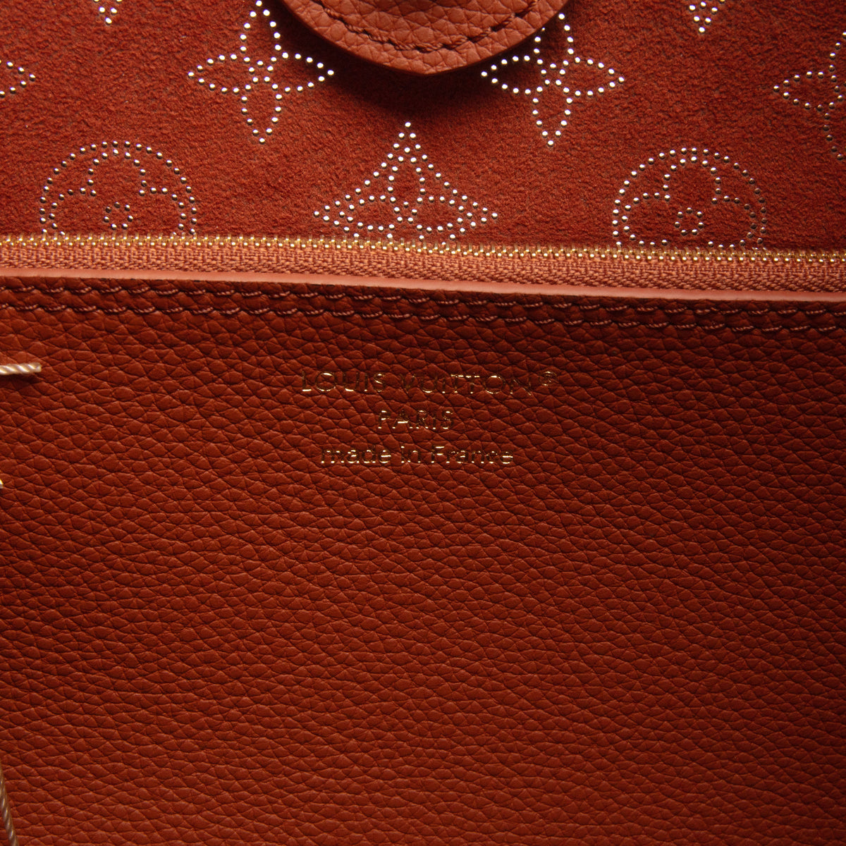 LOUIS VUITTON Mahina Carmel Hobo - Cognac