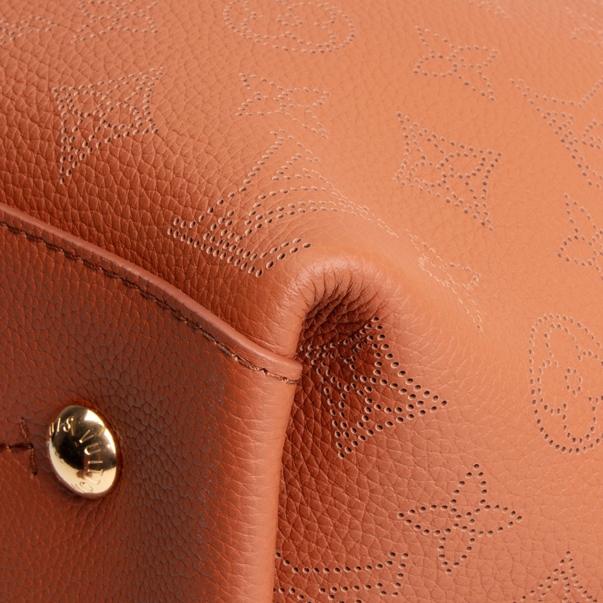 LOUIS VUITTON Mahina Carmel Hobo - Cognac