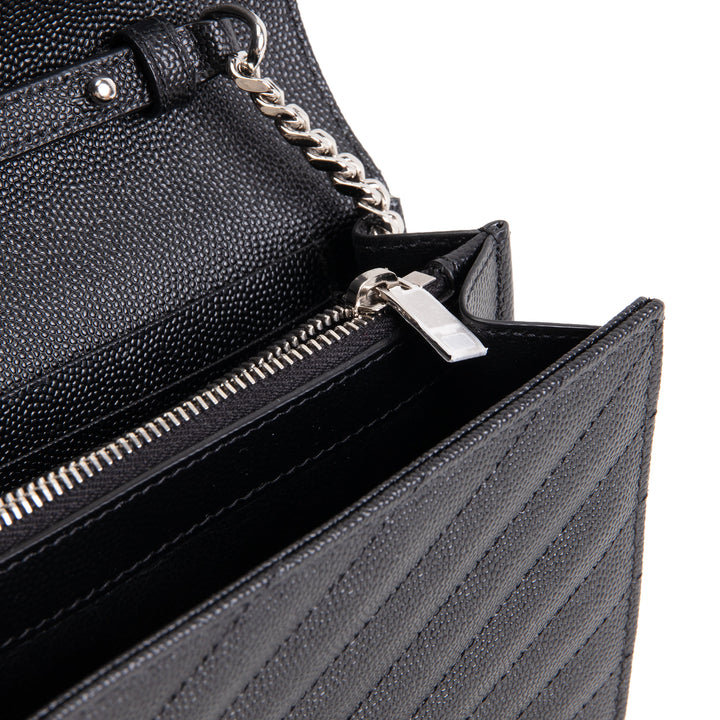 SAINT LAURENT Cassandre Evenlope On Chain - Black