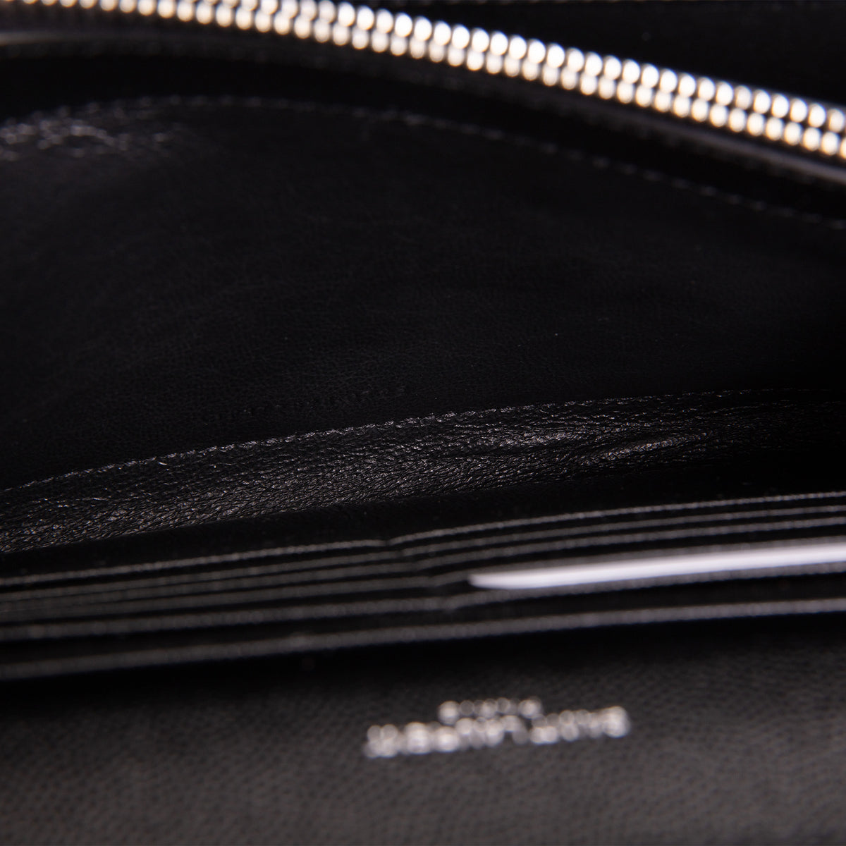 SAINT LAURENT Cassandre Evenlope On Chain - Black