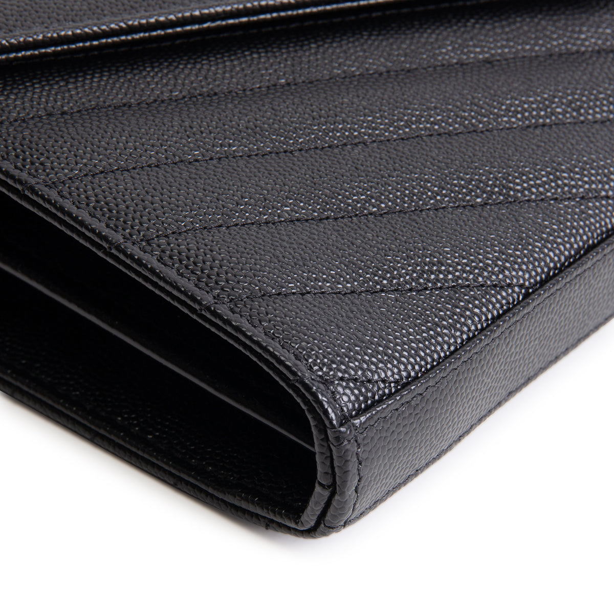 SAINT LAURENT Cassandre Evenlope On Chain - Black