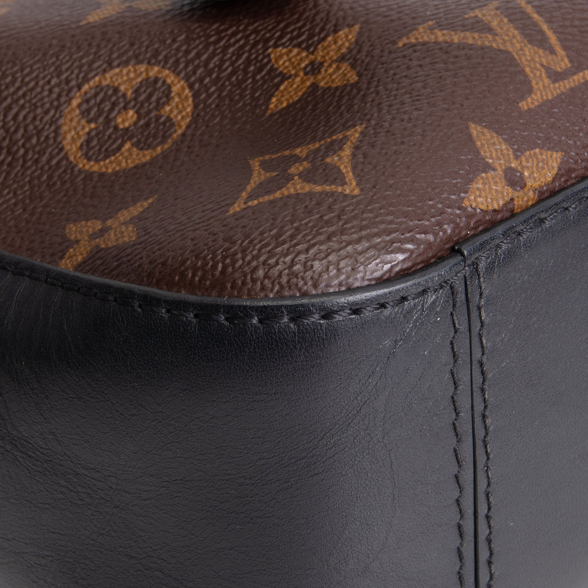 LOUIS VUITTON Saintonge Monogram Crossbody
