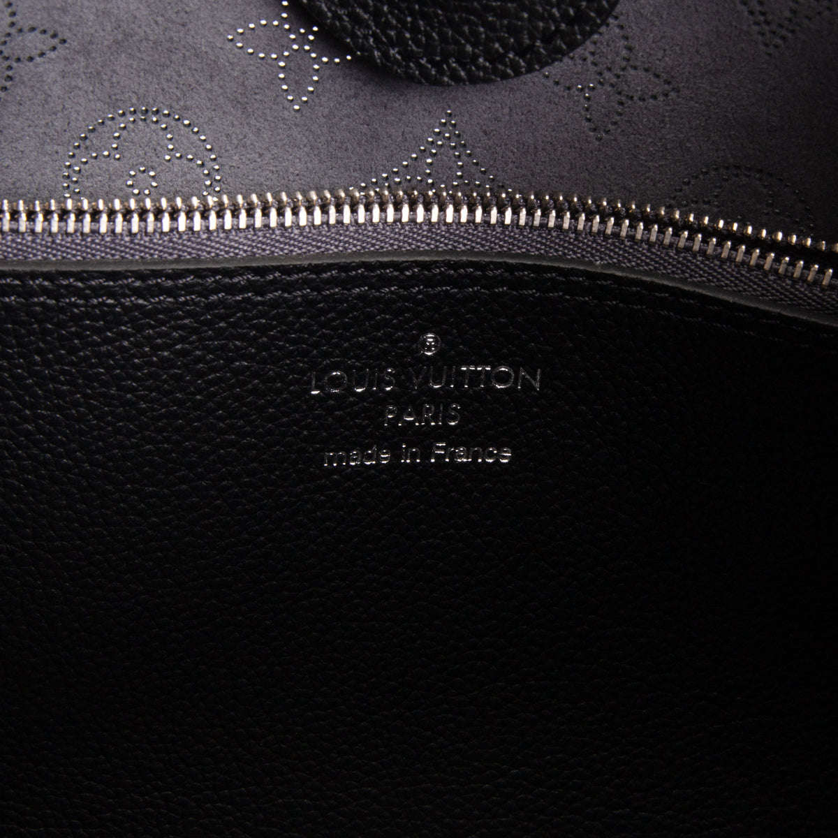LOUIS VUITTON Carmel Mahina Hobo - Black