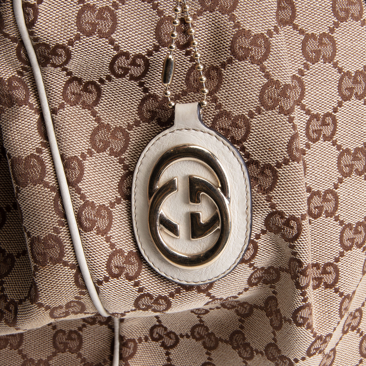 GUCCI GG Canvas Large Sukey - OUTLET FINAL SALE