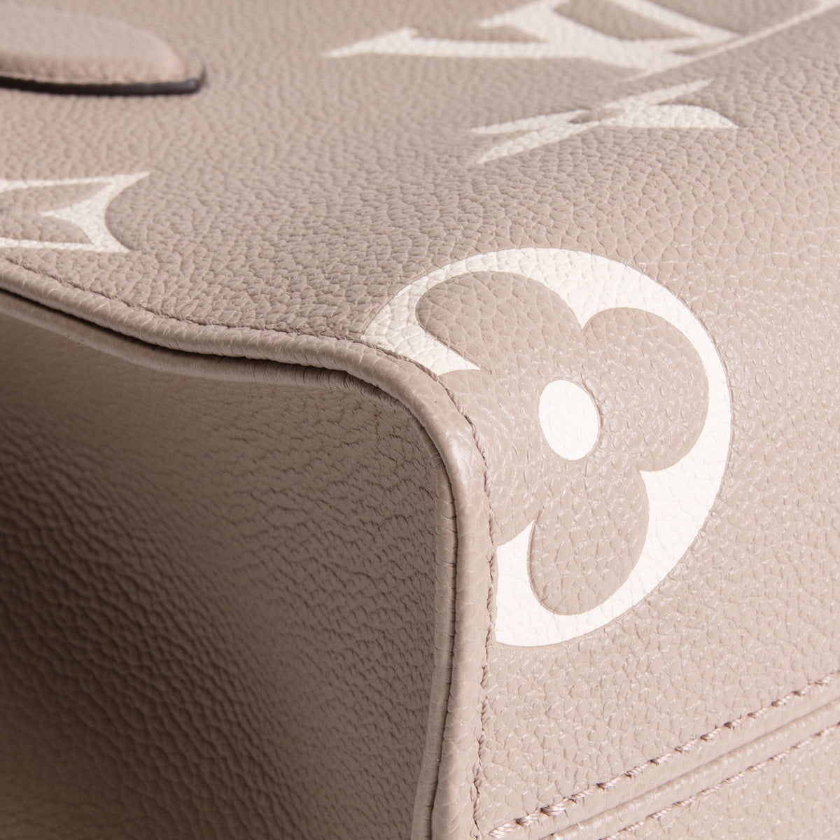 LOUIS VUITTON Monogram Empreinte Bicolor OnTheGo PM - Dove/Cream