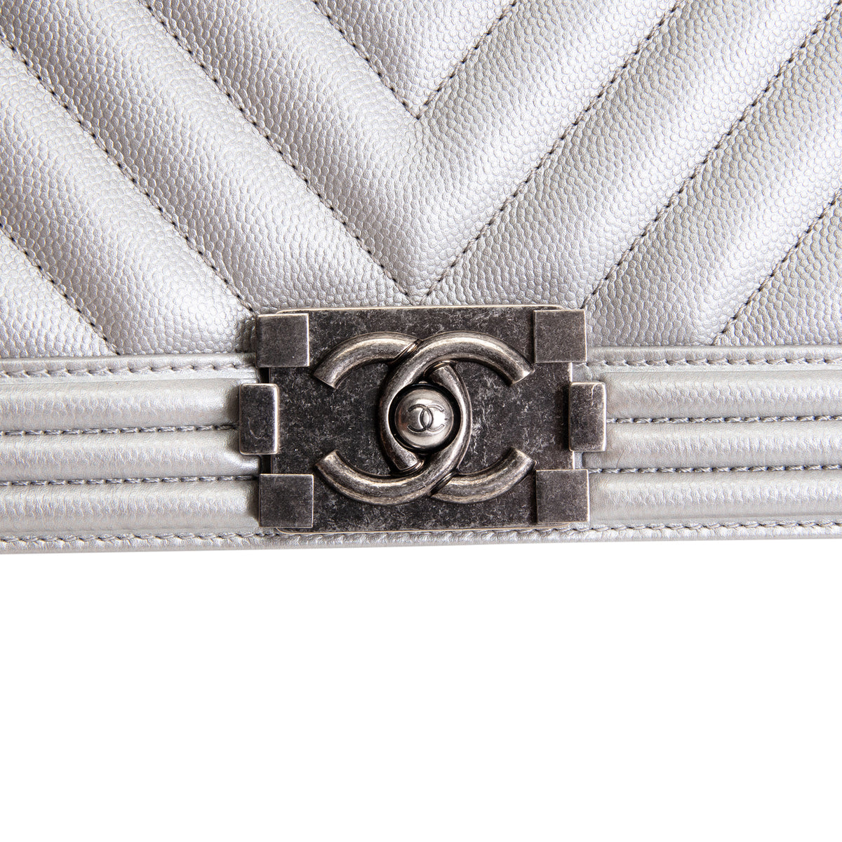 CHANEL Caviar Quilted Chevron Medium Boy Bag - Metallic Silver