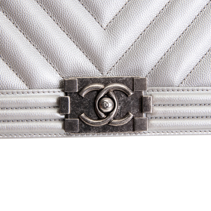 CHANEL Caviar Quilted Chevron Medium Boy Bag - Metallic Silver