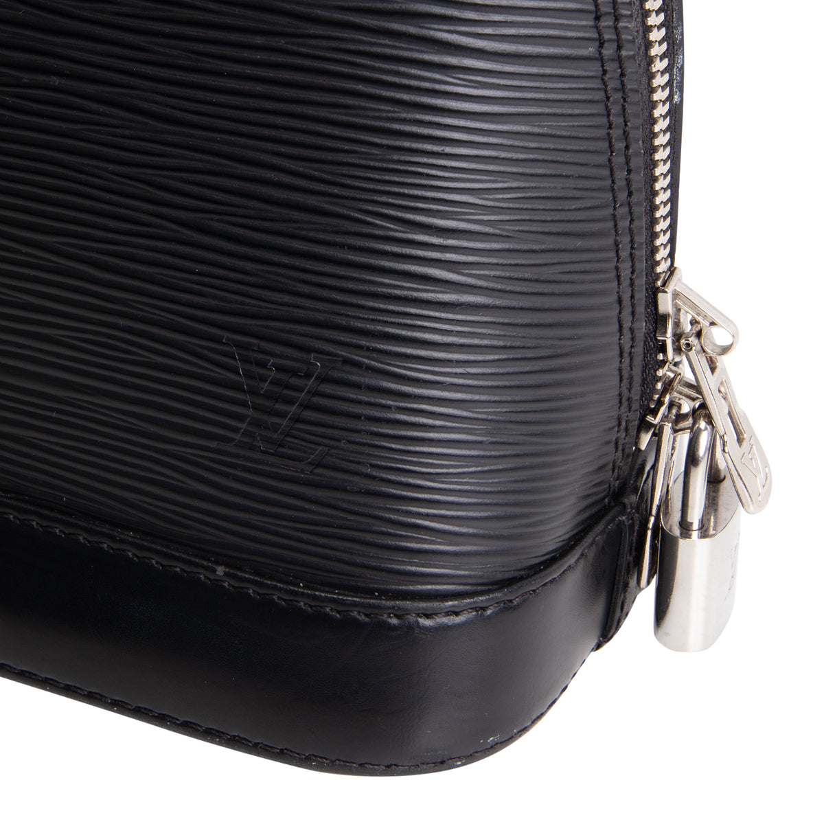 LOUIS VUITTON Epi Alma BB